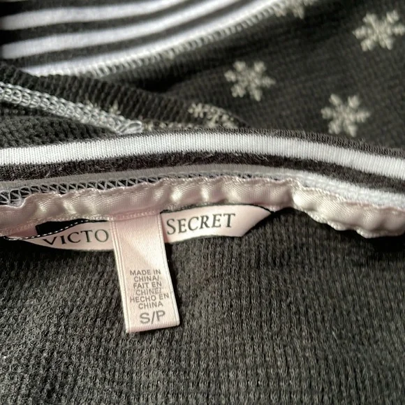 Size small - Picture 3 of 3